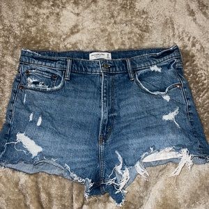 Abercrombie & Fit The Mom Short High Rise